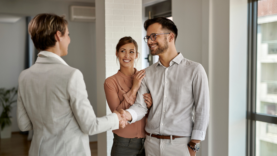 découvrez toutes les clés pour réussir votre négociation immobilière : conseils d'experts, étapes incontournables et astuces pour acheter ou vendre au meilleur prix.